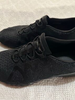 Skechers Women's Black Slip-On Knit Athletic Sneakers